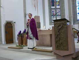 Bischof Dr. Michael Gerber besucht St. Crescentius (Foto: Karl-Franz Thiede)